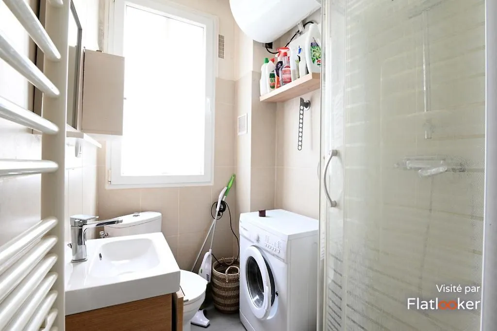 Appartement Paris 20 0*,